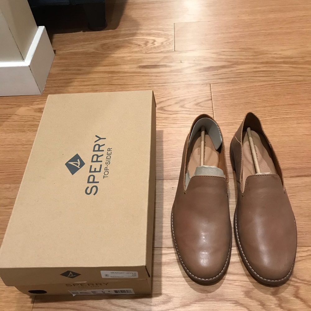 NWT: Sperry Seaport Levy Loafers in Tan, Size 9